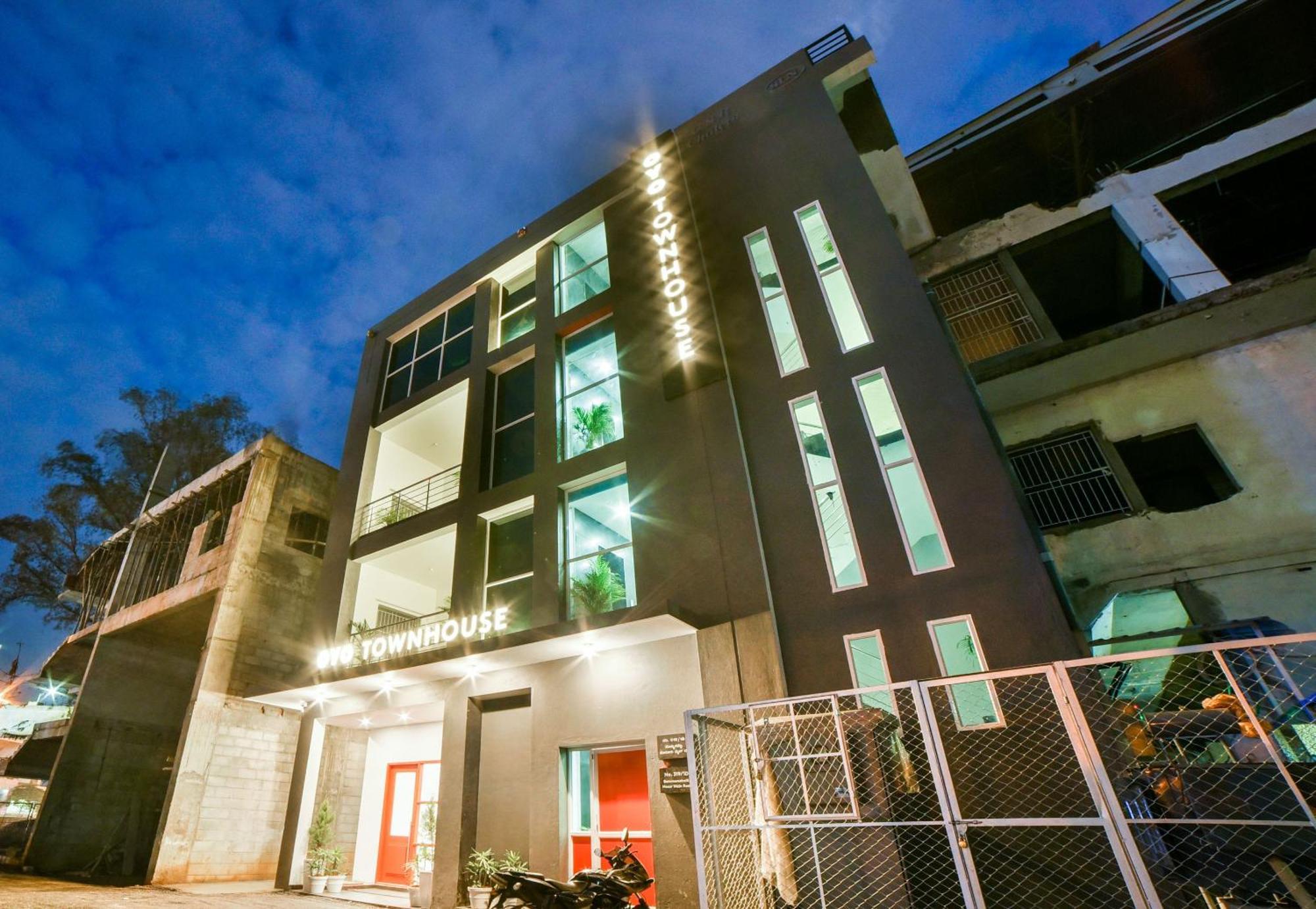 Super Townhouse Hosur Main Road Bommanahalli Near Gopalan Innovation Mall Bangalore Exterior photo